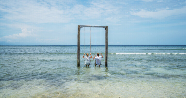 Swing at Beach, Batm