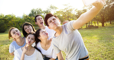 A group of friends travel in Batam during the weekend