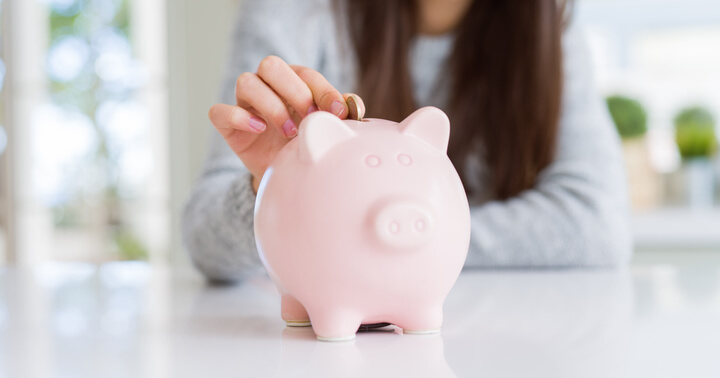 Pink piggy bank, saving tips for women