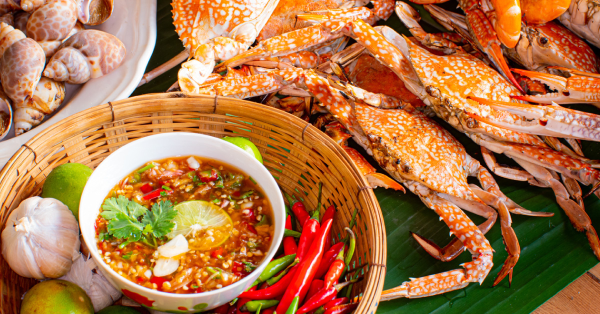 seafood-dishes-such-as-grilled-shrimp-and-crab-and-seafood-thailand