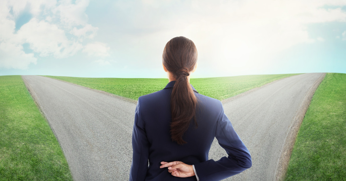 young-businesswoman-at-a-crossroads-crossing-her-fingers